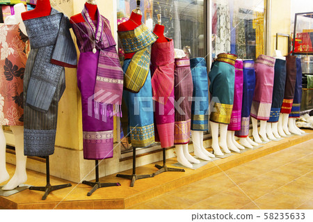 瑯勃拉邦達拉市場服裝店 58235633