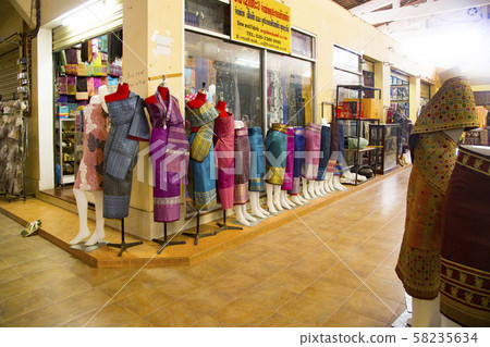 瑯勃拉邦達拉市場服裝店 58235634