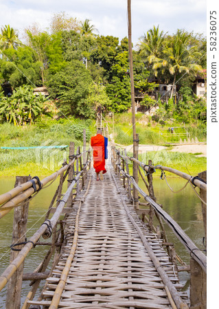 和尚過瑯勃拉邦竹橋 58236075