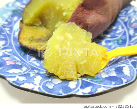 Delicious grilled salmon (red angel) to eat with a spoon 58238513