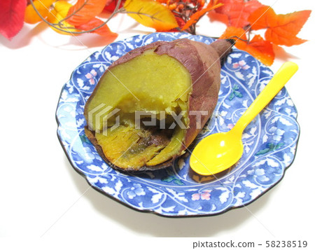 Delicious grilled salmon (red angel) to eat with a spoon 58238519