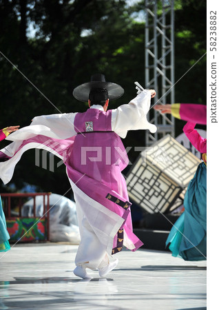 Korean Traditional Dance Performance Korean Traditional Dance Performance 58238882