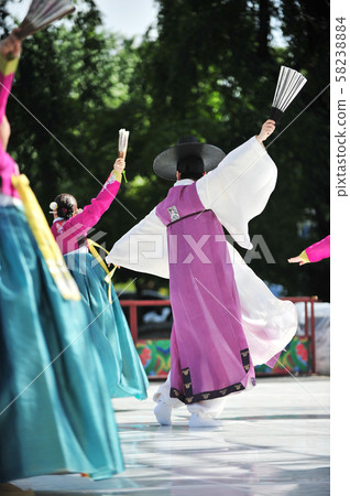 Korean Traditional Dance Performance Korean Traditional Dance Performance 58238884
