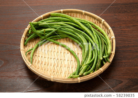 Three scales 58239835