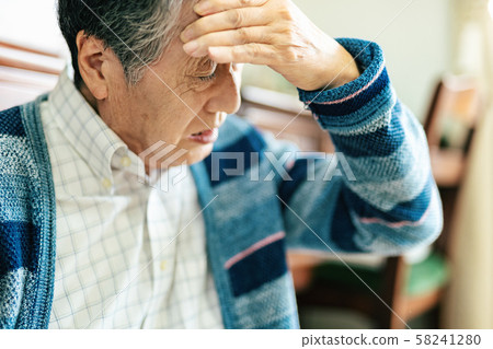 Headache ill senior 58241280