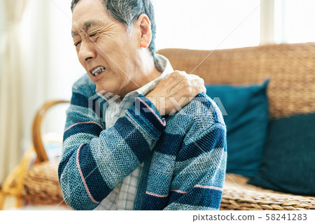 肩膀僵硬，老人，男性 58241283