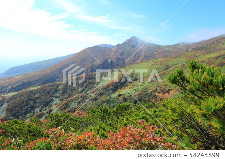 從大倉山脊那須中部看到的朝日岳 58243899