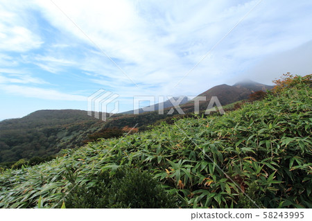 Asahi dake seen from the middle Okura ridge Nasu 58243995