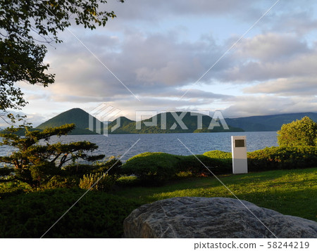 晚上洞爺湖的風景 晚上洞爺湖的風景 58244219