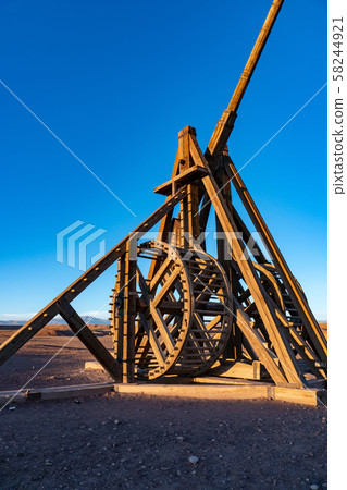 Medieval trebuchet in Sahara desert, Morocco. Atlas Mountains, Atlas Studio polygone 58244921