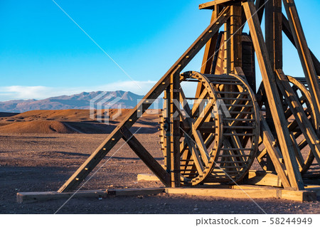 Medieval trebuchet in Sahara desert, Morocco. Atlas Mountains, Atlas Studio polygone Medieval trebuchet in Sahara desert, Morocco. Atlas Mountains, Atlas Studio polygone 58244949
