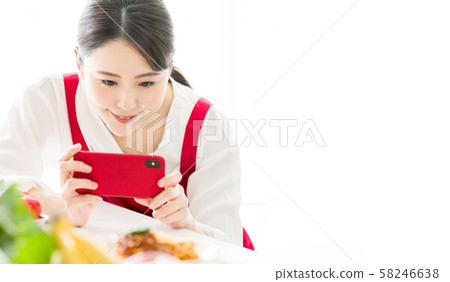 射擊盤的婦女 58246638