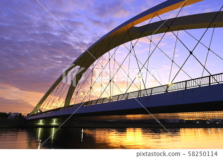 Morning glow of Shinnakagawa, Edogawa-ku 58250114