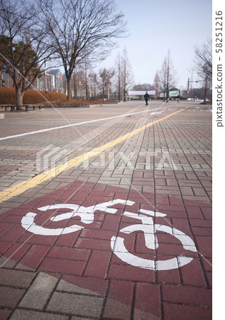 Ilsan Lake Park in Goyang-si, South Korea. The largest artificial lake park in the Orient. 58251216