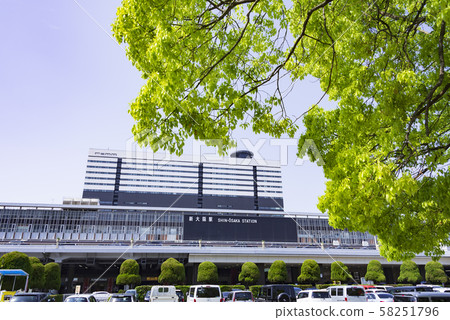 新大阪站站春天,新鮮的綠色大阪 新大阪站站春天,新鮮的綠色大阪 58251796