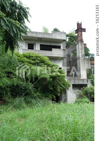 An abandoned condominium under construction (Shizuoka Ito) 58253165