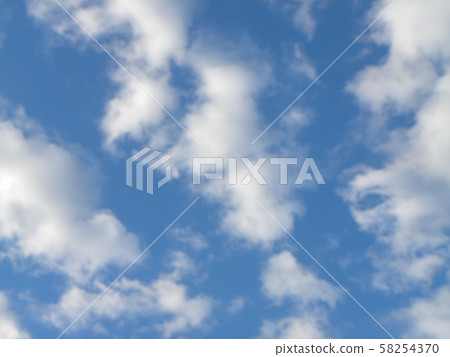 秋天的藍天白雲 58254370