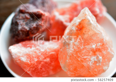 Himalayan Salt Crystal Pink Salt 58257409