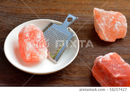 Himalayan Salt Crystal Pink Salt 58257427