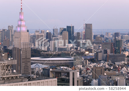 日本的東京都市風景我想看到新的國家體育場等。 58258944