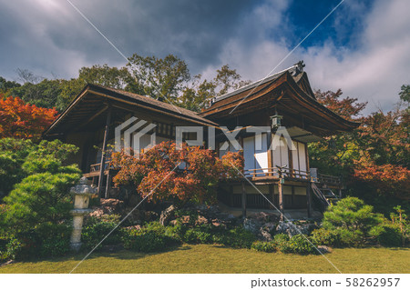 Autumn leaves and autumn scenery of Kyoto Okochi Sanso Autumn leaves and autumn scenery of Kyoto Okochi Sanso 58262957