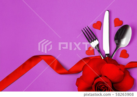 Table setting cutlery and rose 58263908