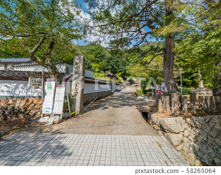 從武田站到武田城堡遺址的山路 從武田站到武田城堡遺址的山路 58265064