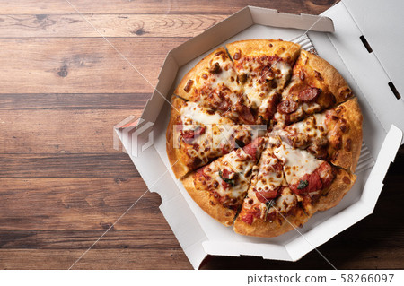 送貨披薩在紙盒中的圖像 58266097