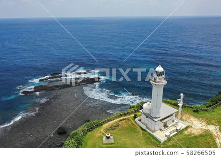 從與那國島最西端的燈塔上方 58266505