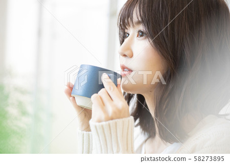 Female hot drink warms 58273895