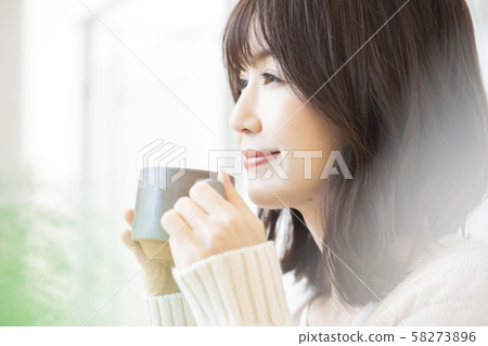 Female hot drink warms 58273896