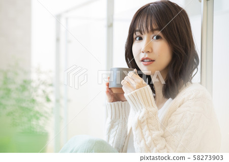 女性熱飲溫暖 58273903