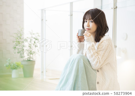 女性熱飲溫暖 58273904