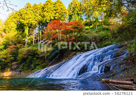 日本的秋天形象：Takimata瀑布的風景，Yoro山谷的著名地方，東京大都市區的秋葉的著名景點和千葉的象徵 58276121