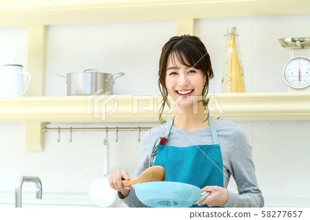 Housewife Cooking Housework Kitchen Stir Fry Housewife Cooking Housework Kitchen Stir Fry 58277657