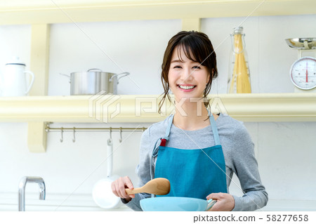Housewife Cooking Housework Kitchen Stir Fry Housewife Cooking Housework Kitchen Stir Fry 58277658
