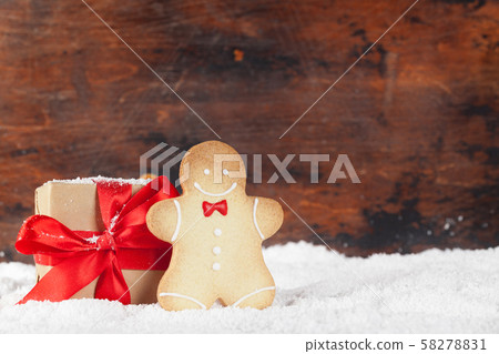 Christmas greeting card with gingerbread cookies Christmas greeting card with gingerbread cookies 58278831