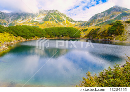 Mikurigaike reflecting the Tateyama mountain range 58284265