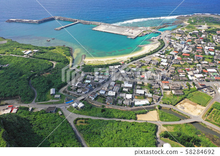 與那國島町的鳥瞰圖 與那國島町的鳥瞰圖 58284692