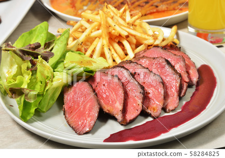 Roasted beef 58284825