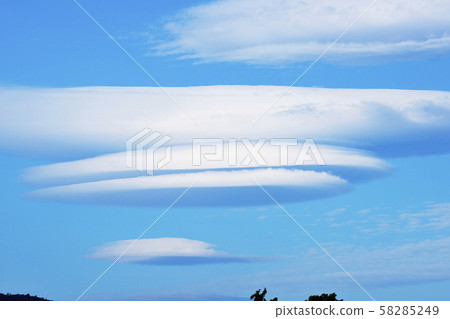 Lens cloud 58285249