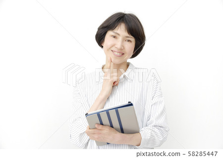 Female Middle Age Thinking Female Middle Age Thinking 58285447