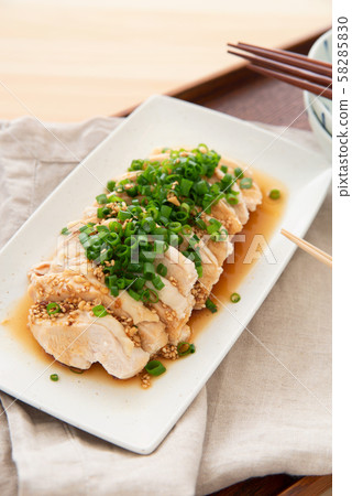Drooled chicken 58285830