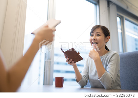 女子 58286378