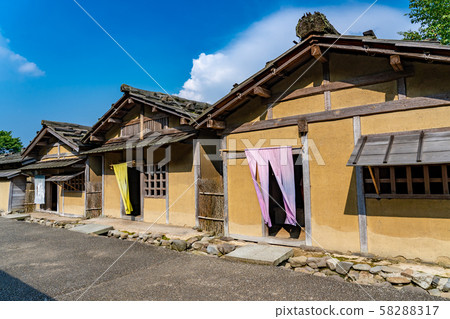福井縣市上谷朝倉遺址破壞了市容並恢復了建築 福井縣市上谷朝倉遺址破壞了市容並恢復了建築 58288317