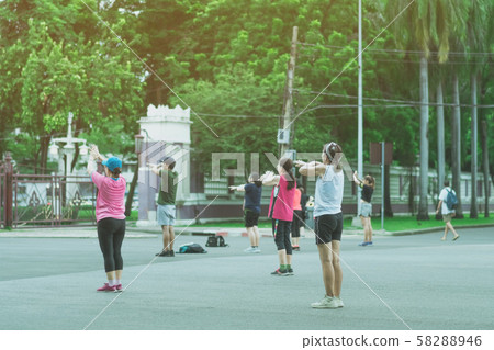 Group of elderly friend doing aerobic dance after work   together at Lumpini Park in Bangkok, Thailand. 58288946