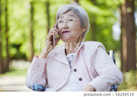 Senior woman relaxing among lush trees Senior woman relaxing among lush trees 58289519
