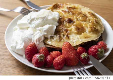 Banana hot cake with salmon and drained yogurt Banana hot cake with salmon and drained yogurt 58291414