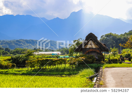 [山梨縣]南阿爾卑斯山和北斗市的秋天鄉村風光 58294287