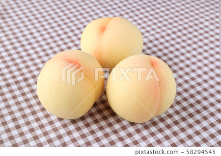 3 white peaches, table cloth, check pattern, middle 58294545